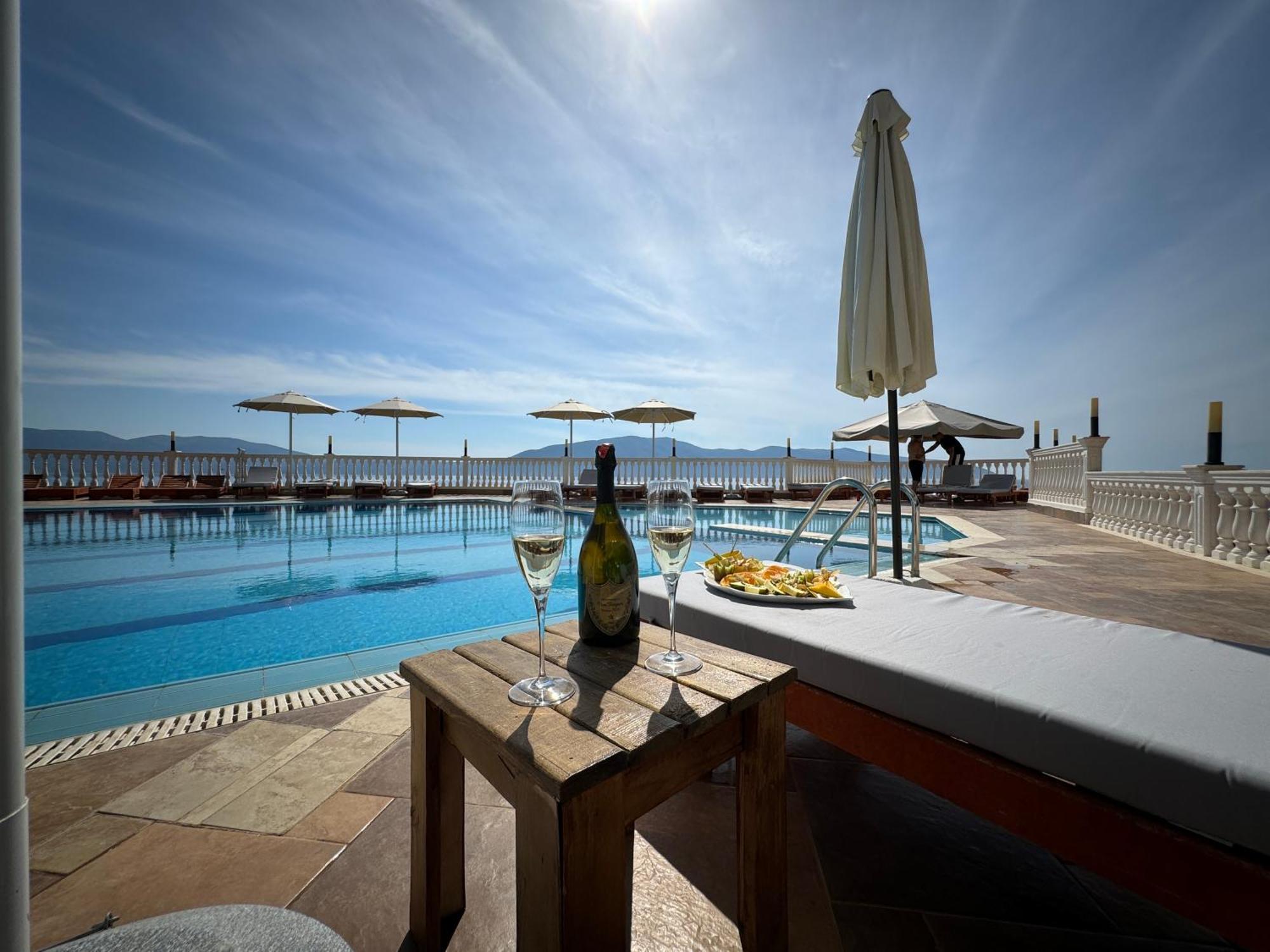 Nuna Hotel Radhime Exterior photo